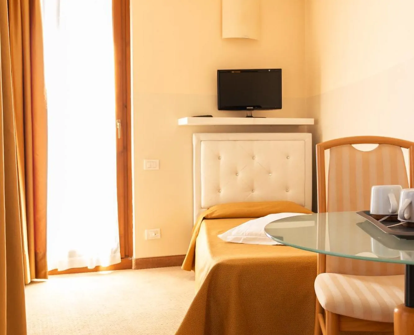 Hotel Dependance Silvestro Garda  3*, Garda (Verona)