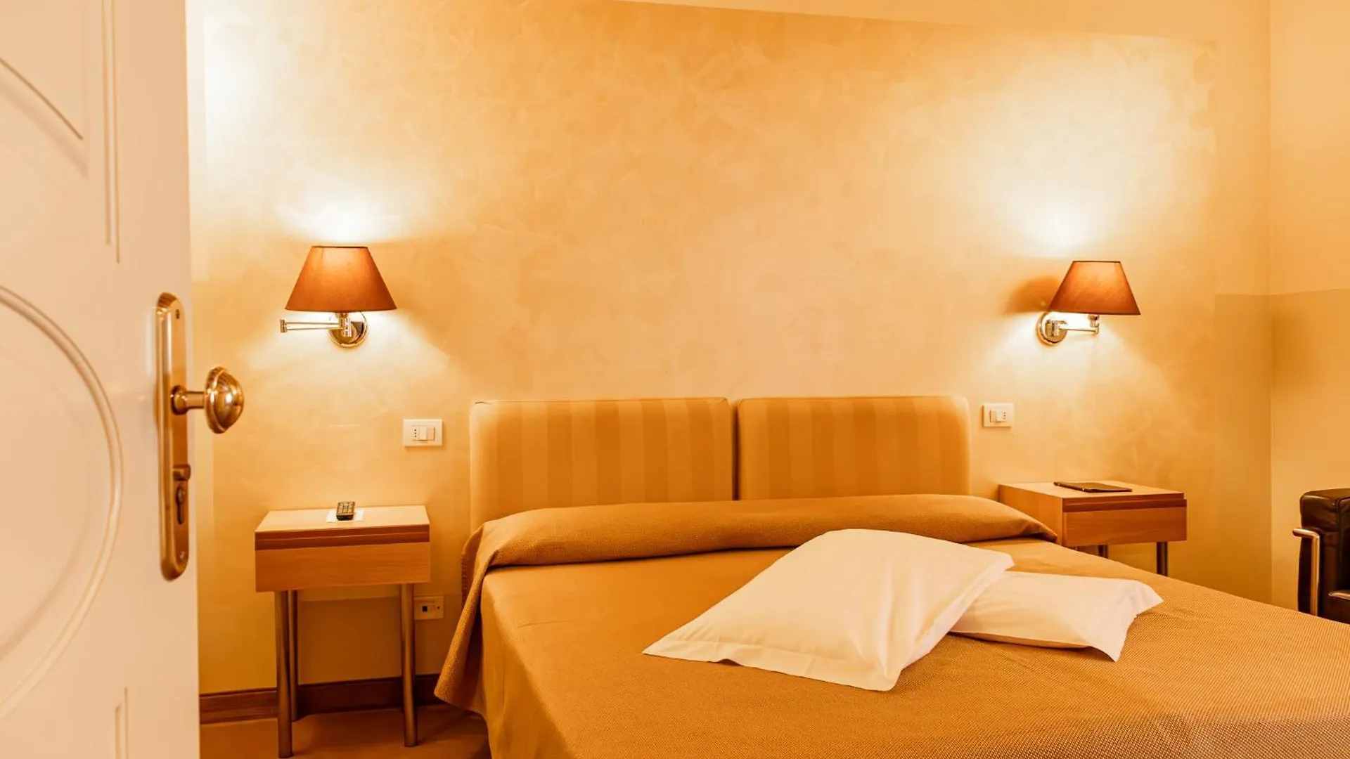 Hotel Dependance Silvestro Garda  3*, Garda (Verona) Italy